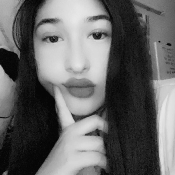 Meet your Posher, Carolina - Picture 2 of 3